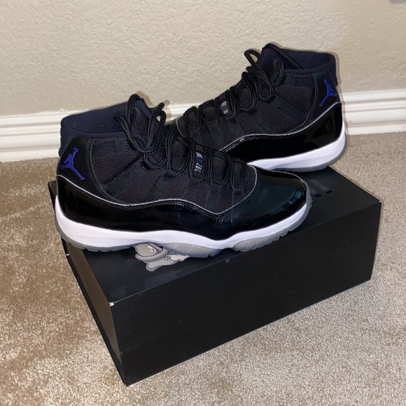 SIZE-7.5 Space Jams- Jordans. Barely Worn. - Picture 2 of 5